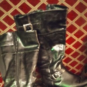 Black knees high boots